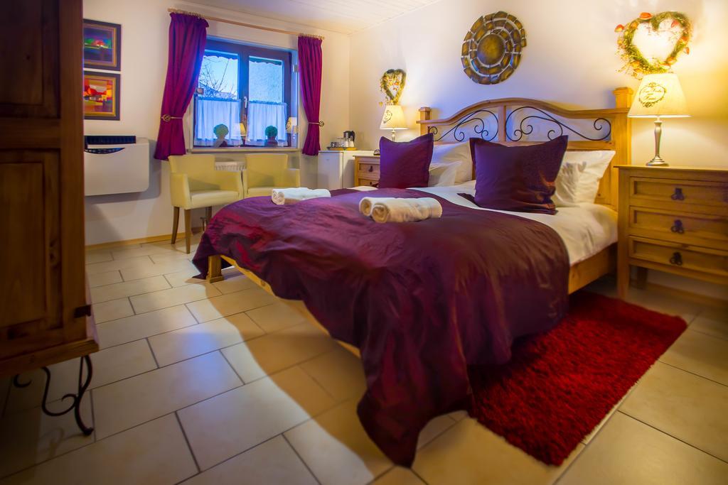 Hotel Garni Zeranka โรพอลดิง ภายนอก รูปภาพ